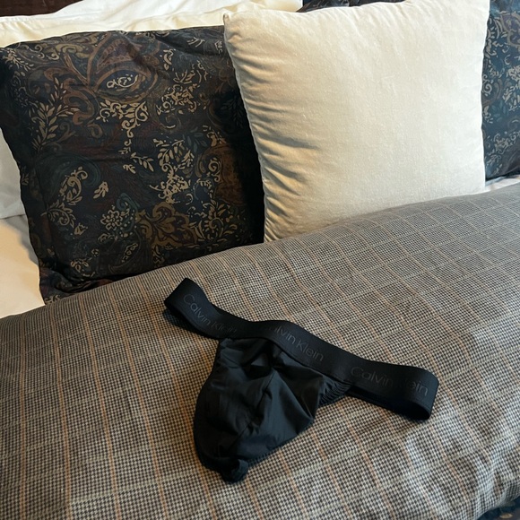 Calvin Klein Black lace thong- size small - Picture 3 of 13